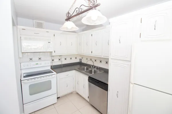 Property Slideshow image 3 of 10 | 19 colonial club dr apt 204, Boynton Beach, FL, 33435