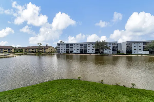 Property Slideshow image 3 of 61 | 7618 tahiti ln 201, Lake Worth, FL, 33467