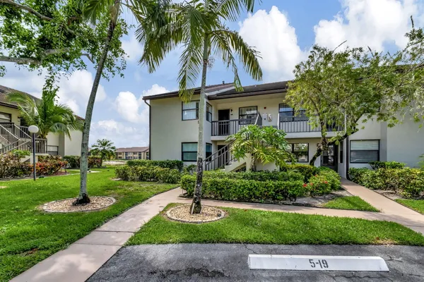 Property Slideshow image 2 of 61 | 7618 tahiti ln 201, Lake Worth, FL, 33467
