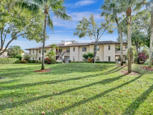 Property Slideshow image 2 of 31 | 9266 vista del lago b, Boca Raton, FL, 33428