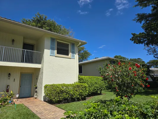 Property Slideshow image 3 of 26 | 17 westgate ln 17h, Boynton Beach, FL, 33436