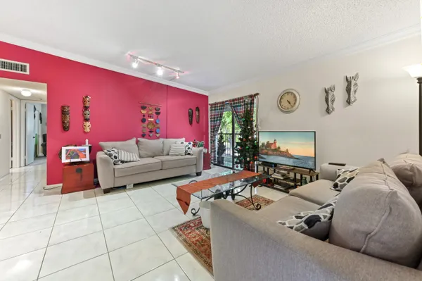Property Slideshow image 3 of 50 | 15500 lakes of delray blvd apt 207, Delray Beach, FL, 33484