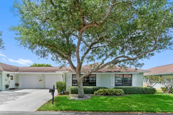Property Slideshow image 2 of 32 | 9975 ligustrum tree way b, Boynton Beach, FL, 33436