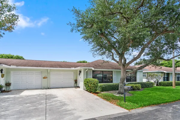 Property Slideshow image 3 of 32 | 9975 ligustrum tree way b, Boynton Beach, FL, 33436