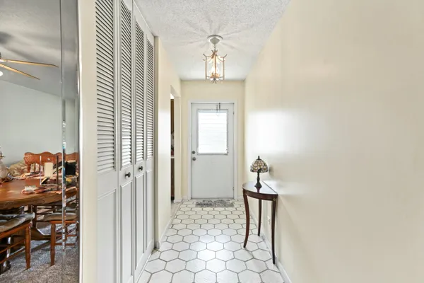 Property Slideshow image 3 of 28 | 674 laconia cir, Lake Worth, FL, 33467