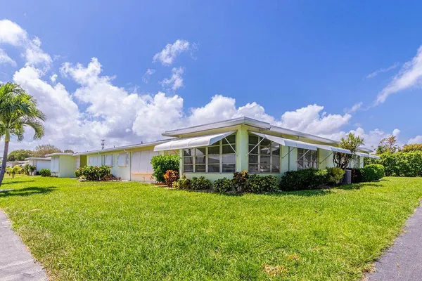 Property Slideshow image 2 of 26 | 235 main blvd d, Boynton Beach, FL, 33435
