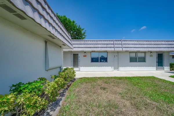 Property Slideshow image 3 of 35 | 8 valencia a, Delray Beach, FL, 33446