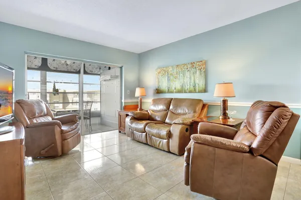 Property Slideshow image 3 of 68 | 3051 nw 46th ave 406, Lauderdale Lakes, FL, 33313