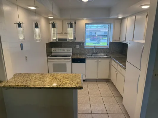 Property Slideshow image 2 of 32 | 2804 crosley dr e apt e apt e, West Palm Beach, FL, 33415