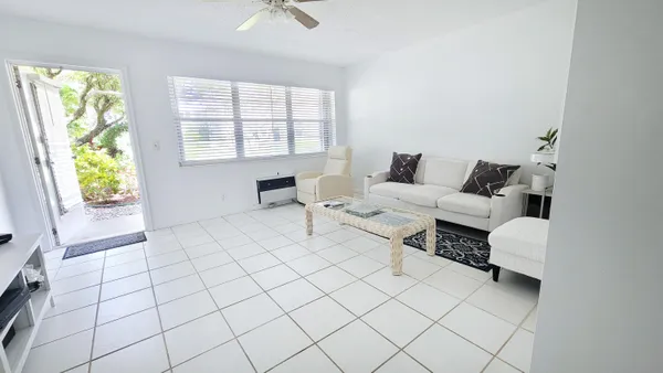 Property Slideshow image 2 of 21 | 319 chatham p, West Palm Beach, FL, 33417