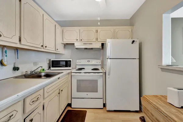 Property Slideshow image 2 of 22 | 320 horizons 210, Boynton Beach, FL, 33435