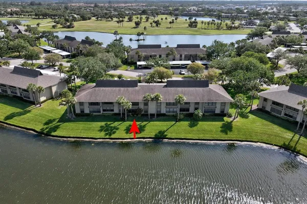 Property Slideshow image 2 of 35 | 9 plantation dr 104, Vero Beach, FL, 32966