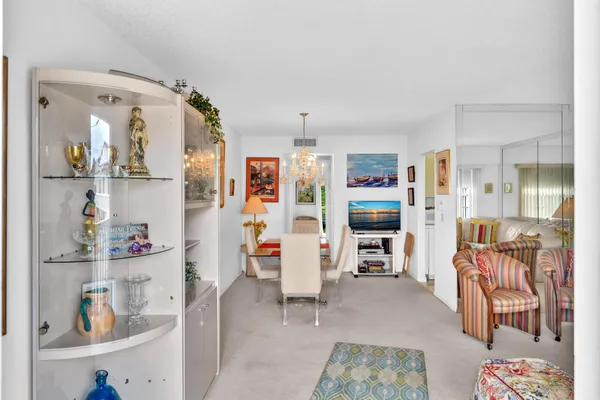 Property Slideshow image 2 of 60 | 576 fanshaw n # 576, Boca Raton, FL, 33434