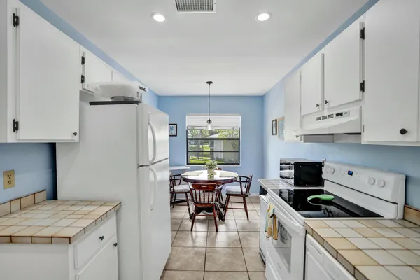 Property Slideshow image 2 of 64 | 19 stratford dr f, Boynton Beach, FL, 33436