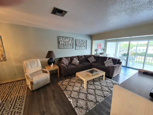 Property Slideshow image 3 of 33 | 2401 del aire blvd 202, Delray Beach, FL, 33445