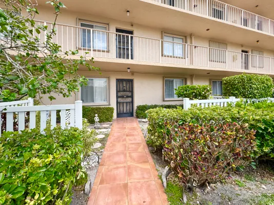 Property Slideshow image 2 of 35 | 7145 huntington ln 102, Delray Beach, FL, 33446