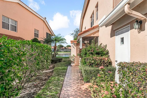 Property Slideshow image 2 of 55 | 9817 seacrest cir apt 201, Boynton Beach, FL, 33437