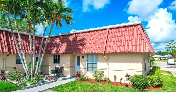 Property Slideshow image 2 of 24 | 114 amherst ln, Lake Worth, FL, 33467