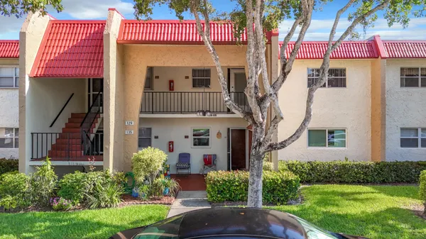 Property Slideshow image 2 of 48 | 133 lake evelyn dr, West Palm Beach, FL, 33411