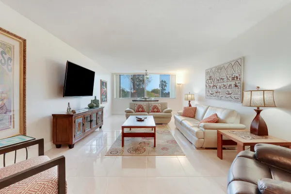 Property Slideshow image 2 of 13 | 6698 10th ave 320, Lake Worth, FL, 33467