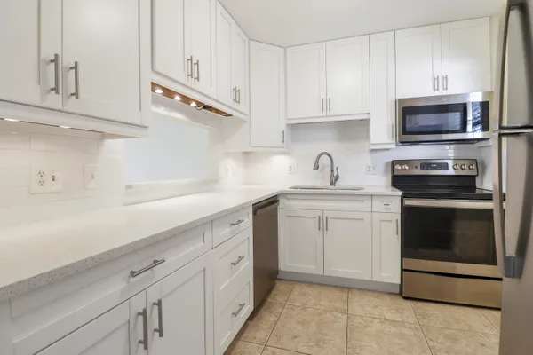 Property Slideshow image 2 of 17 | 12016 greenway cir 204, Royal Palm Beach, FL, 33411