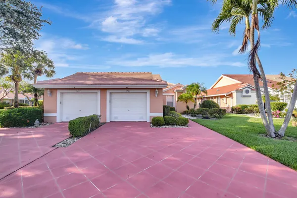 Property Slideshow image 2 of 64 | 5707 royal lake cir, Boynton Beach, FL, 33437