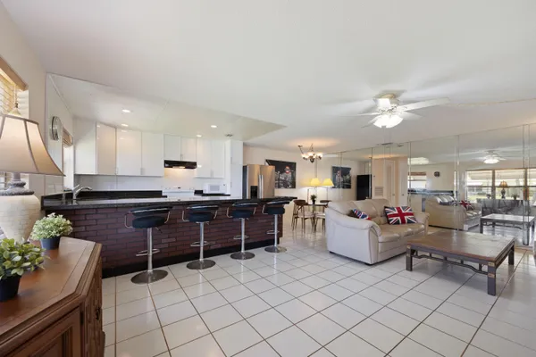 Property Slideshow image 2 of 17 | 210 south blvd c, Boynton Beach, FL, 33435