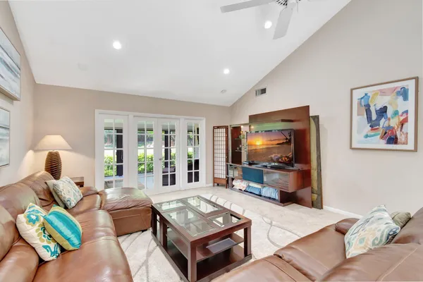 Property Slideshow image 3 of 50 | 8030 eastlake dr # 10b, Boca Raton, FL, 33433