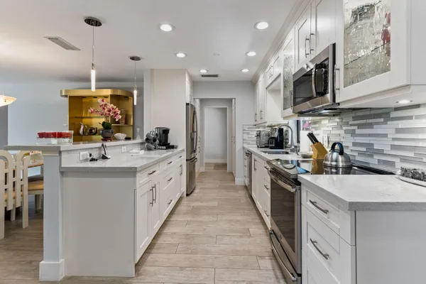 Property Slideshow image 3 of 39 | 21188 juego cir # 17-a, Boca Raton, FL, 33433