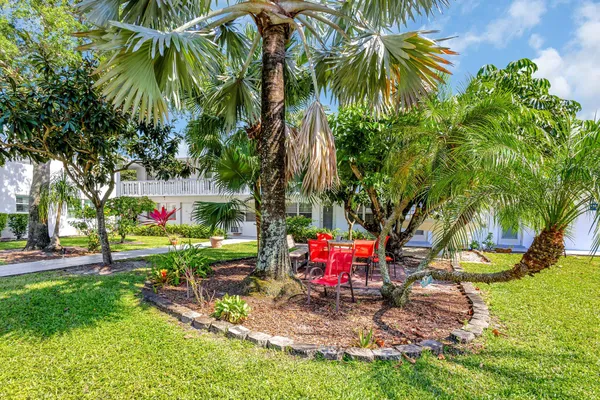 Property Slideshow image 3 of 47 | 398 sheffield q, West Palm Beach, FL, 33417
