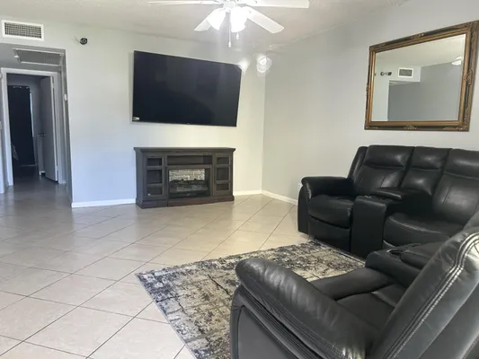 Property Slideshow image 3 of 21 | 105 sheffield e unit e, West Palm Beach, FL, 33417