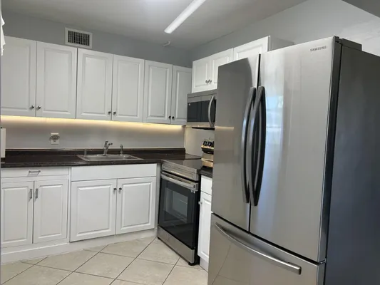 Property Slideshow image 2 of 21 | 105 sheffield e unit e, West Palm Beach, FL, 33417