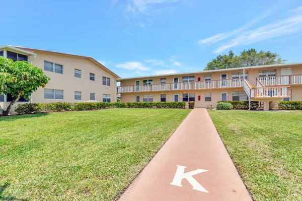 Property Slideshow image 2 of 54 | 229 chatham k, West Palm Beach, FL, 33417