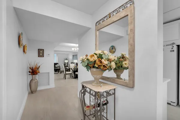 Property Slideshow image 3 of 31 | 23247 barwood ln 305, Boca Raton, FL, 33428