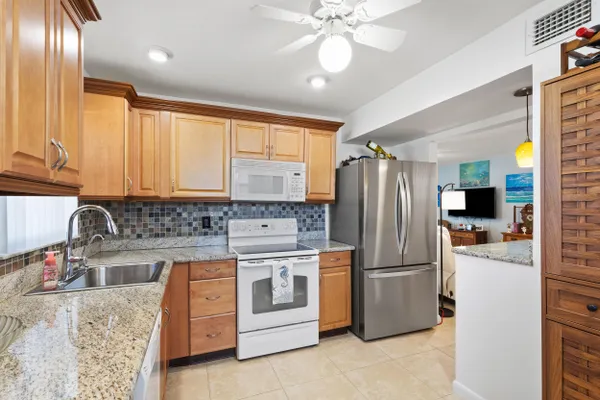 Property Slideshow image 3 of 24 | 7 colonial club dr 300, Boynton Beach, FL, 33435