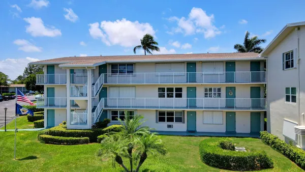 Property Slideshow image 2 of 45 | 210 horizons e 103, Boynton Beach, FL, 33435