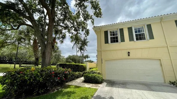 Property Slideshow image 2 of 20 | 2039 tarpon lake way, West Palm Beach, FL, 33411