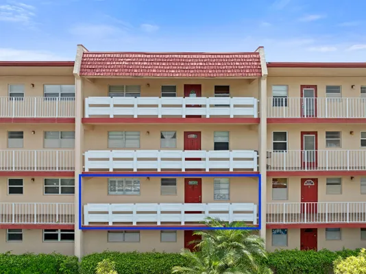 Property Slideshow image 2 of 31 | 1040 country club dr apt 203, Margate, FL, 33063