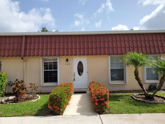Property Slideshow image 2 of 41 | 708 laconia cir # 708, Lake Worth, FL, 33467