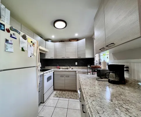 Property Slideshow image 2 of 19 | 104 cambridge e unit e, West Palm Beach, FL, 33417