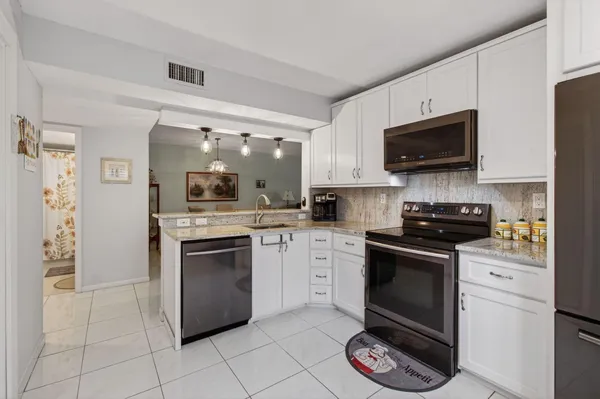 Property Slideshow image 3 of 44 | 15450 pembridge ave 189, Delray Beach, FL, 33484
