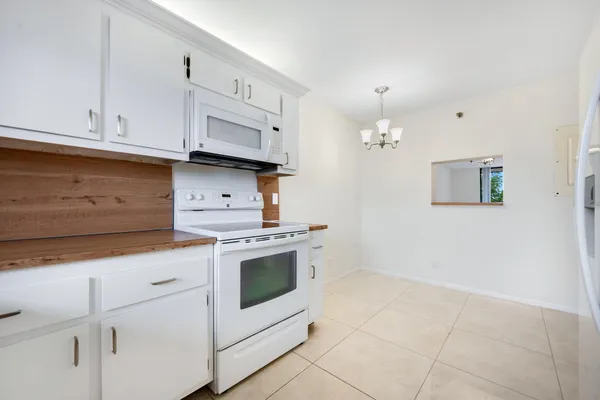 Property Slideshow image 3 of 18 | 7770 tahiti ln apt 405, Lake Worth, FL, 33467