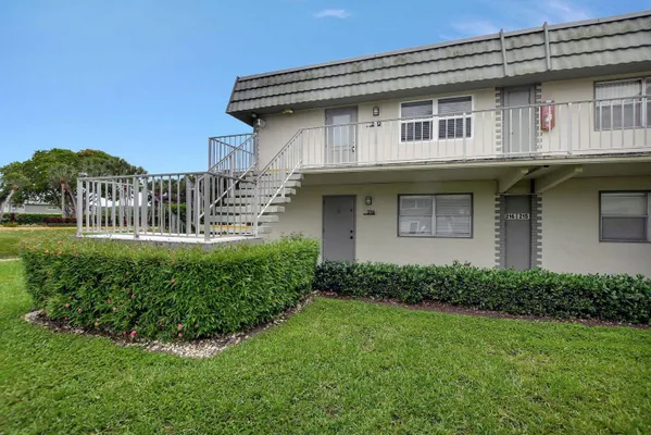Property Slideshow image 3 of 24 | 216 flanders e unit e, Delray Beach, FL, 33484