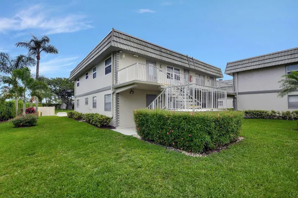 Property Slideshow image 2 of 24 | 216 flanders e unit e, Delray Beach, FL, 33484
