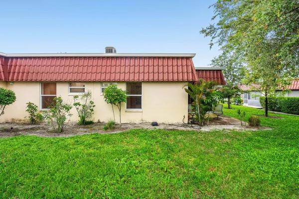 Property Slideshow image 3 of 36 | 289 cape cod cir, Lake Worth, FL, 33467