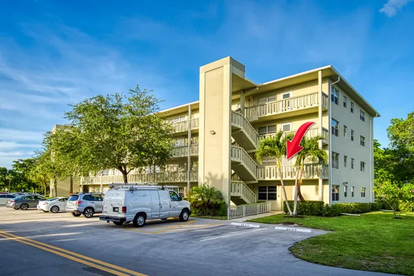 Property Slideshow image 3 of 54 | 2040 berkshire b # 2040, Deerfield Beach, FL, 33442