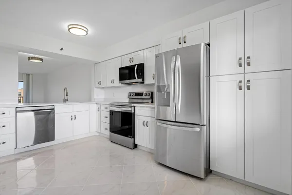 Property Slideshow image 2 of 25 | 14475 strathmore ln 707, Delray Beach, FL, 33446