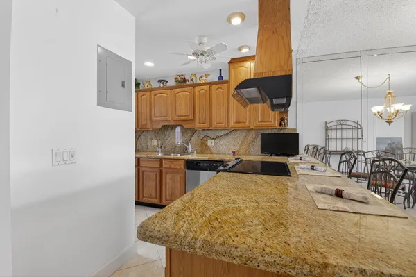Property Slideshow image 3 of 55 | 1111 lemon tree ter apt 204, Delray Beach, FL, 33445