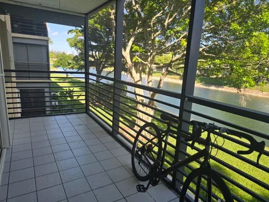 Property Slideshow image 3 of 20 | 150 lake nancy ln apt 222, West Palm Beach, FL, 33411