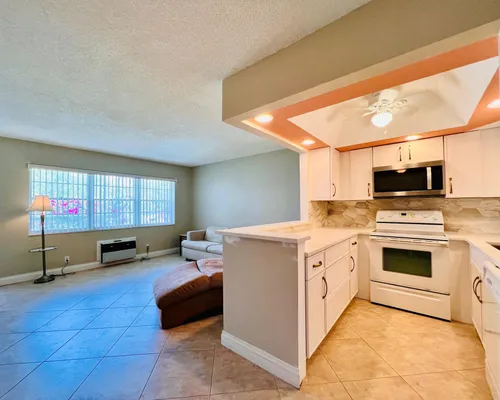 Property Slideshow image 3 of 16 | 304 sheffield m, West Palm Beach, FL, 33417